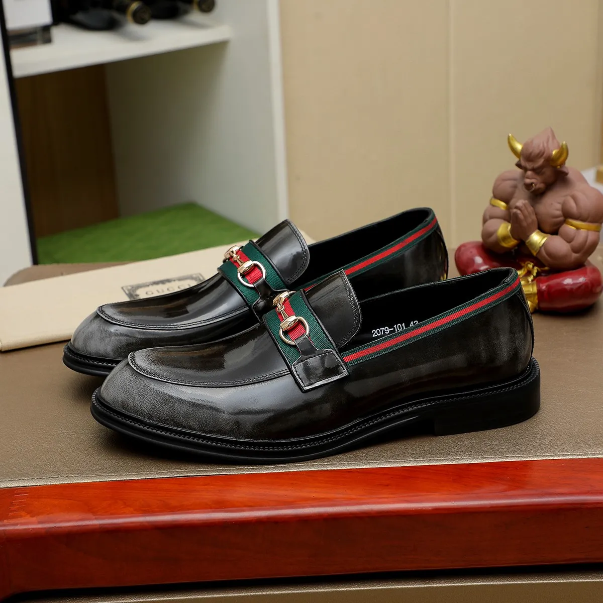 Men's shoes 💰460 💰💰Gucci official website men's business formal leather shoes update💥Hong Kong counters synchronize new styles💥completely one to one replica shipment👍zero difference in counter quality 0⃣️all made of imported first-layer cowhide on the outside with original hardware buckles➕water-dyed🐂leather lining production, color, code matching 39-44 (customized at 38.45.46)……